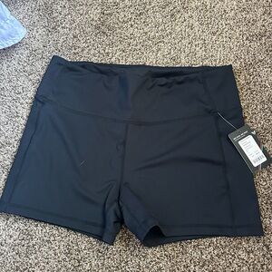 NWT. Women’s Brand new Korsa w/tags XL running shorts with a lot pockets.